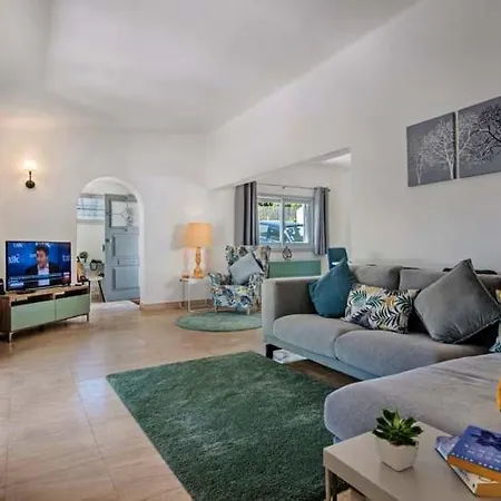 Villa Sleeps 6 Pool Air Con T630467