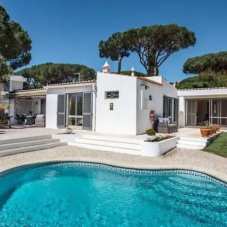 Villa Sleeps 6 Pool Air Con T630467 Vale do Lobo