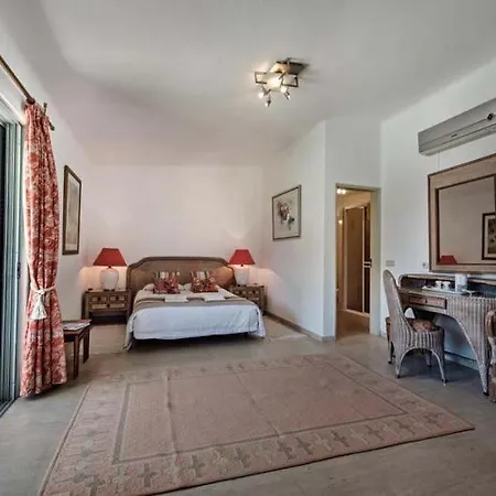 Villa Sleeps 6 Pool Air Con T630467 Vale do Lobo