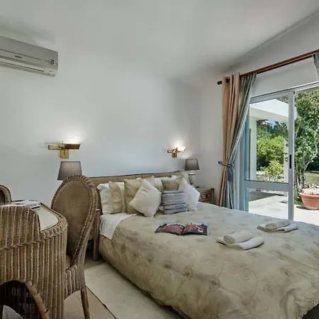 Sleeps 6 Pool Air Con T630467