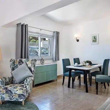 Sleeps 6 Pool Air Con T630467 Villa *