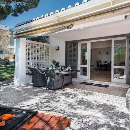 Villa Sleeps 6 Pool Air Con T630467